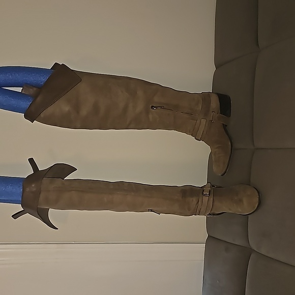 Brand: Christian DiorMaterial: SuedeColor: Beige / Taupe - Picture 4 of 12